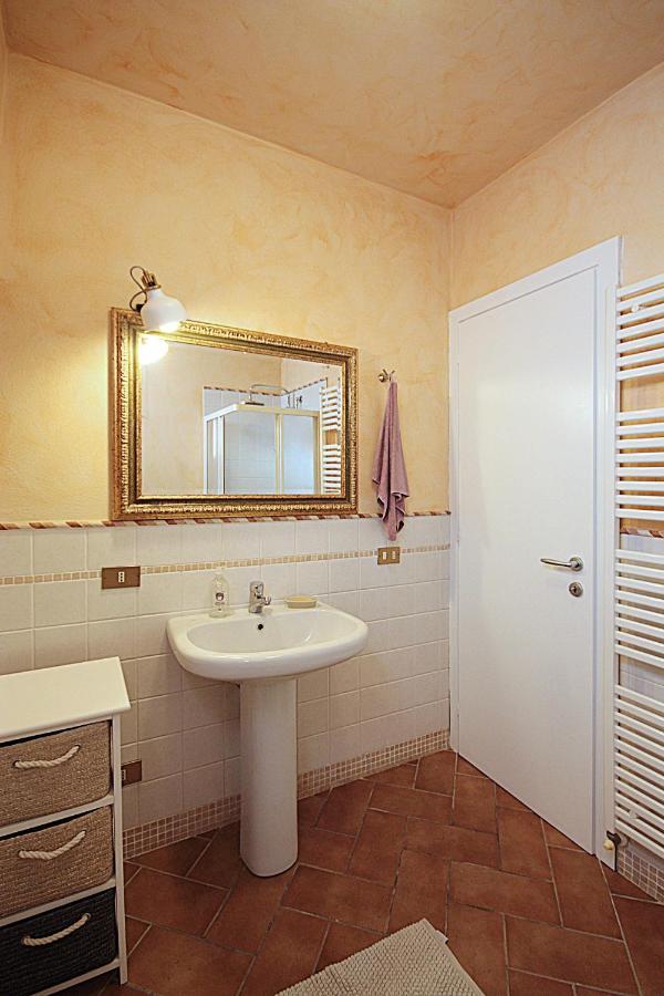 La Villa Degli Ulivi Soiano Del Lago Luaran gambar